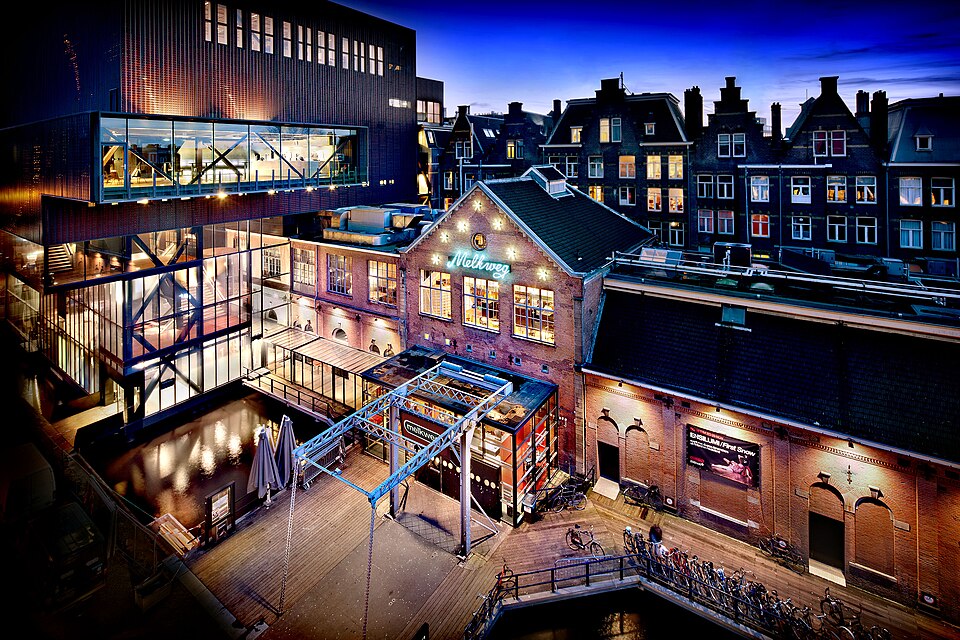 Melkweg, Amsterdam; Avondopname met nieuwe zaal